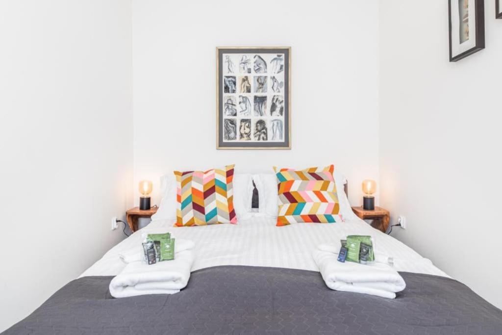Modern Riverside Apartment With Free Parking Space Szczecin Bagian luar foto