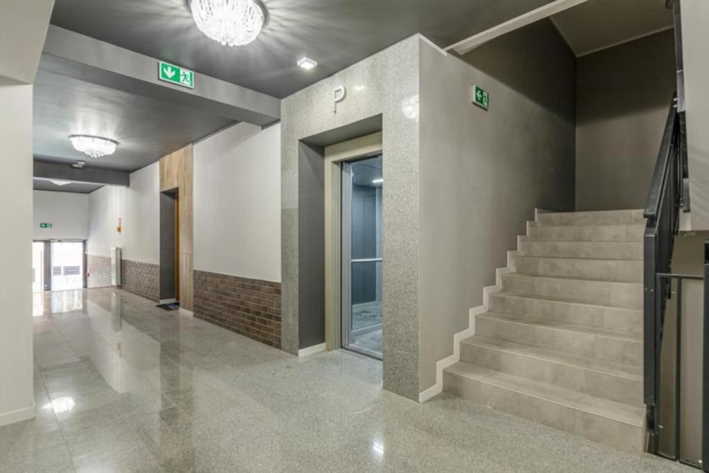 Modern Riverside Apartment With Free Parking Space Szczecin Bagian luar foto
