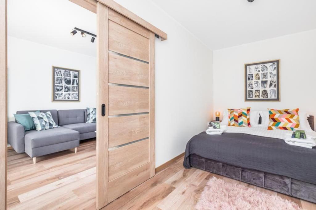 Modern Riverside Apartment With Free Parking Space Szczecin Bagian luar foto
