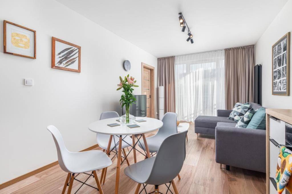 Modern Riverside Apartment With Free Parking Space Szczecin Bagian luar foto