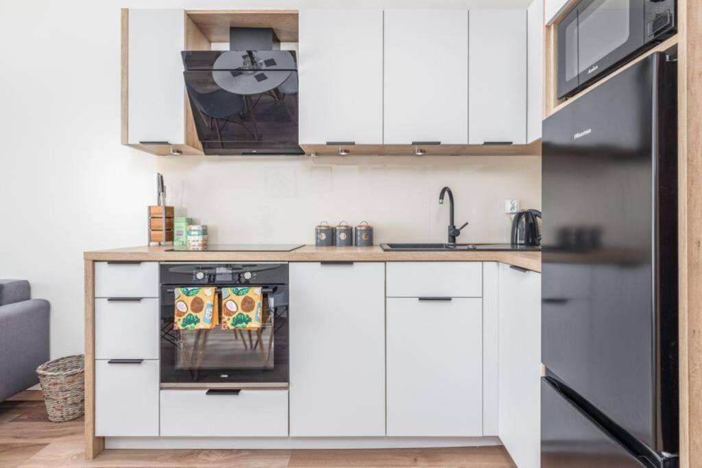 Modern Riverside Apartment With Free Parking Space Szczecin Bagian luar foto