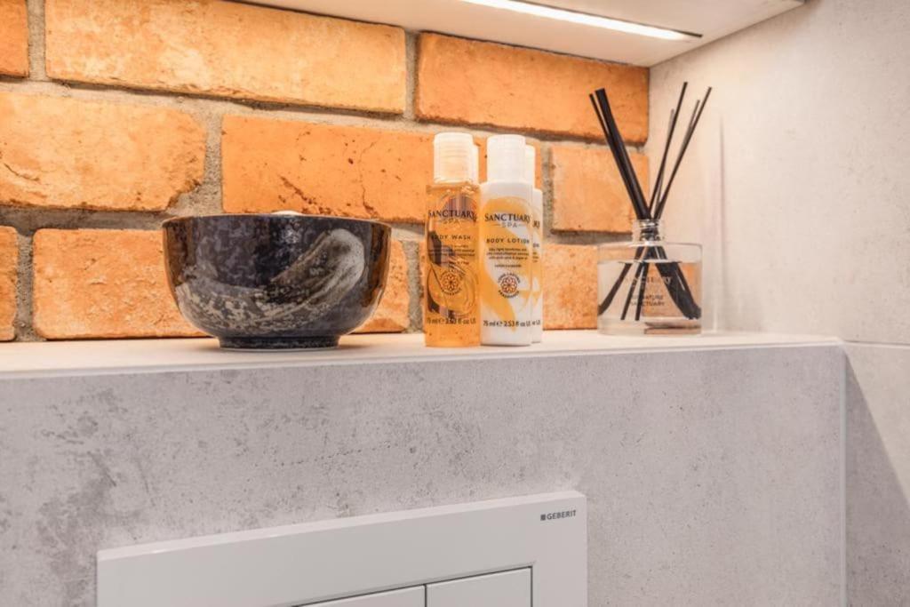 Modern Riverside Apartment With Free Parking Space Szczecin Bagian luar foto