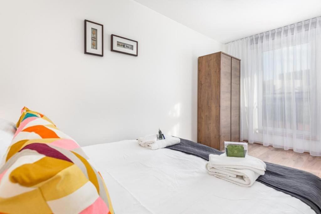 Modern Riverside Apartment With Free Parking Space Szczecin Bagian luar foto