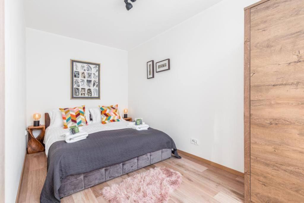 Modern Riverside Apartment With Free Parking Space Szczecin Bagian luar foto