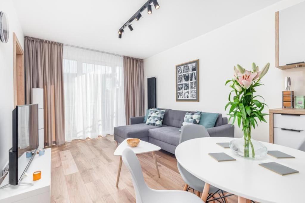 Modern Riverside Apartment With Free Parking Space Szczecin Bagian luar foto