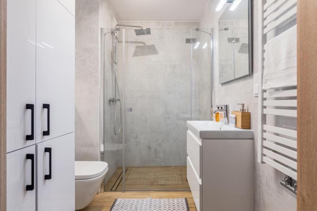 Modern Riverside Apartment With Free Parking Space Szczecin Bagian luar foto