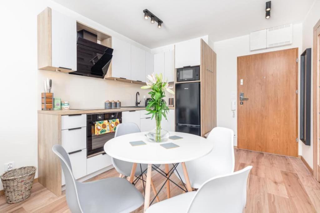 Modern Riverside Apartment With Free Parking Space Szczecin Bagian luar foto